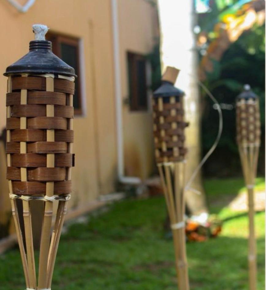 Tiki Torch Rental – Set of 4 (copia)